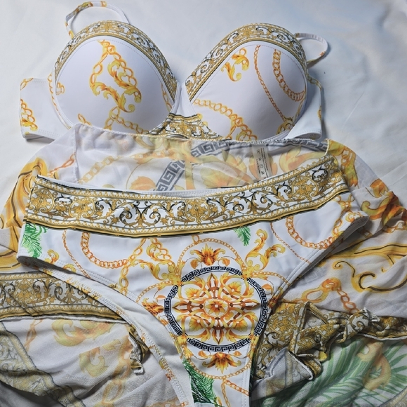 Elegant Gold and White Women's Intimate Bikini Set Size Large NwOT. - Picture 2 of 7